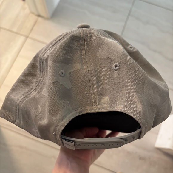 Callaway Men's Gray Camo Hat - Picture 3 of 3